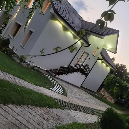 Апартаменты Bujtina Bezhani Gjinar *