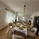 Bujtina Bezhani Gjinar *