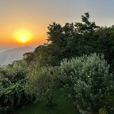 Bujtina Bezhani Gjinar Appartement *