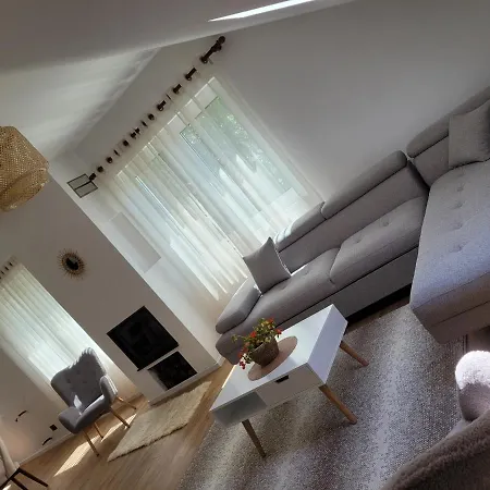 Bujtina Bezhani Gjinar Apartment *
