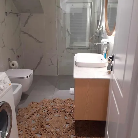 Apartment Bujtina Bezhani Gjinar *